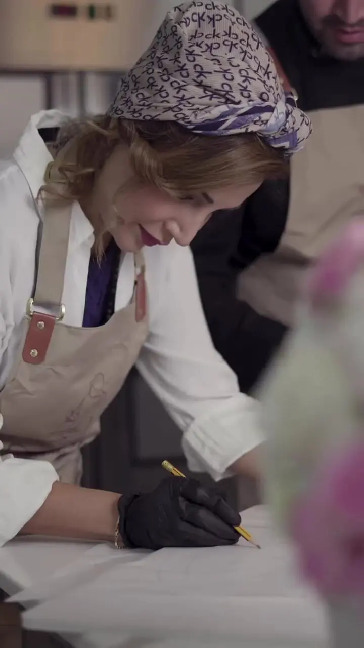 تولد نوستالژیک شبنم قلی خانی با کیک مدرسه موش ها + عکس