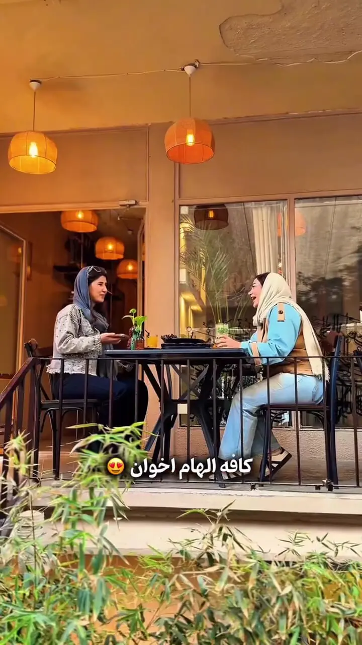 کافه الهام اخوان؛ پاتوقی با حال و هوای پاییز و طراحی چشم نواز